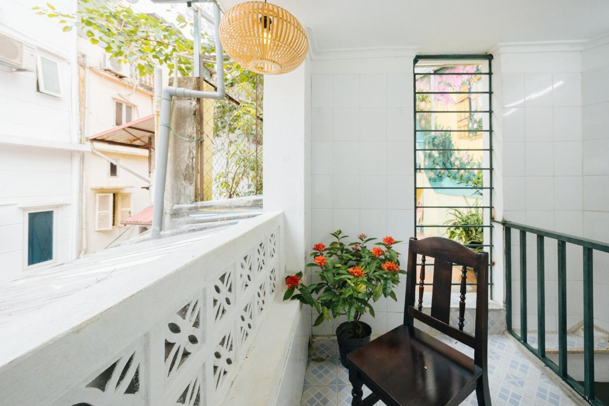 Homestay And Eggcoffee Central Hanoi Old Quarter Exterior photo